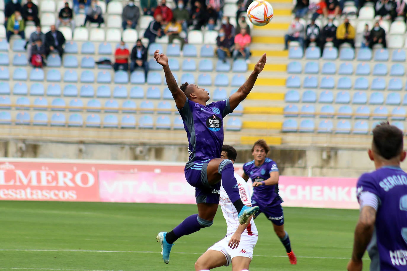 El conjunto leonés disputó en el Reino la quinta jornada de liga.