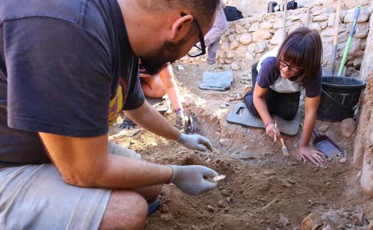 Trabajos de la Asociación para la Recuperación de la Memoria Histórica.