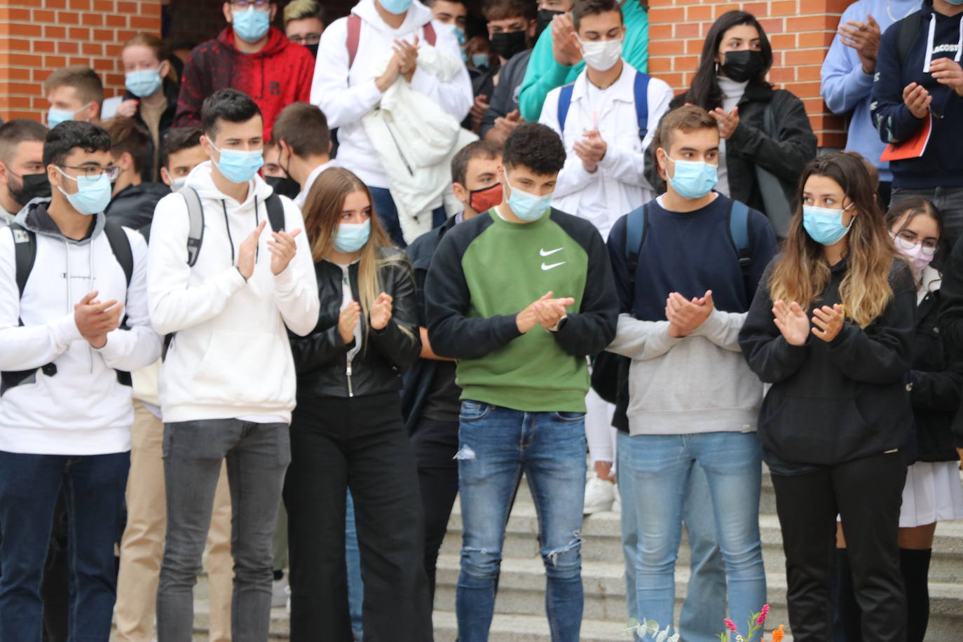 La Escuela de Ingenierías de la Universidad de León acoge el recuerdo al joven fallecido.