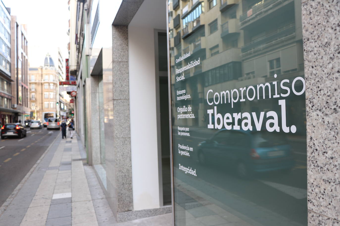 Imagen de la nueva oficina de Iberaval en Léon.