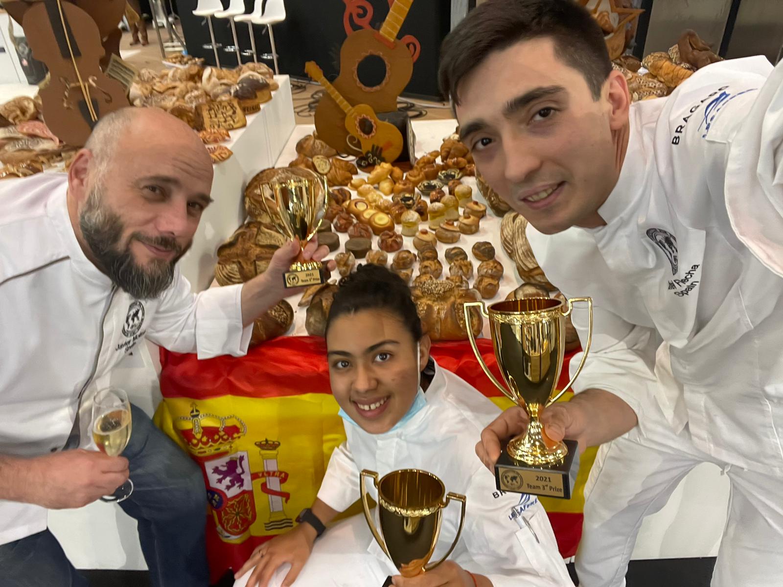 El leonés ha conseguido junto a su compañera y su entrenador alcanzar el podio de los mejores panaderos del mundo.