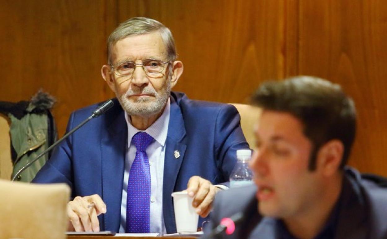 El portavoz municipal del PRB, Tarsicio Carballo, en un pleno en Ponferrada.