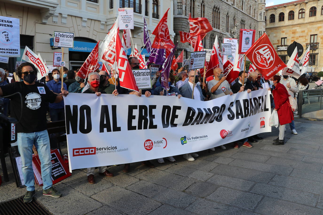 Las organizaciones sindicales solicitan «el cese total» del Ere planteado por la entidad bancaria.