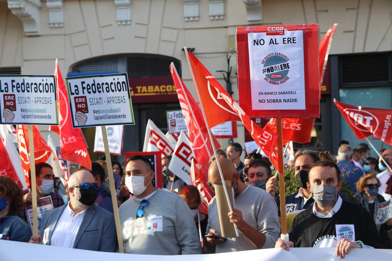 Las organizaciones sindicales solicitan «el cese total» del Ere planteado por la entidad bancaria.