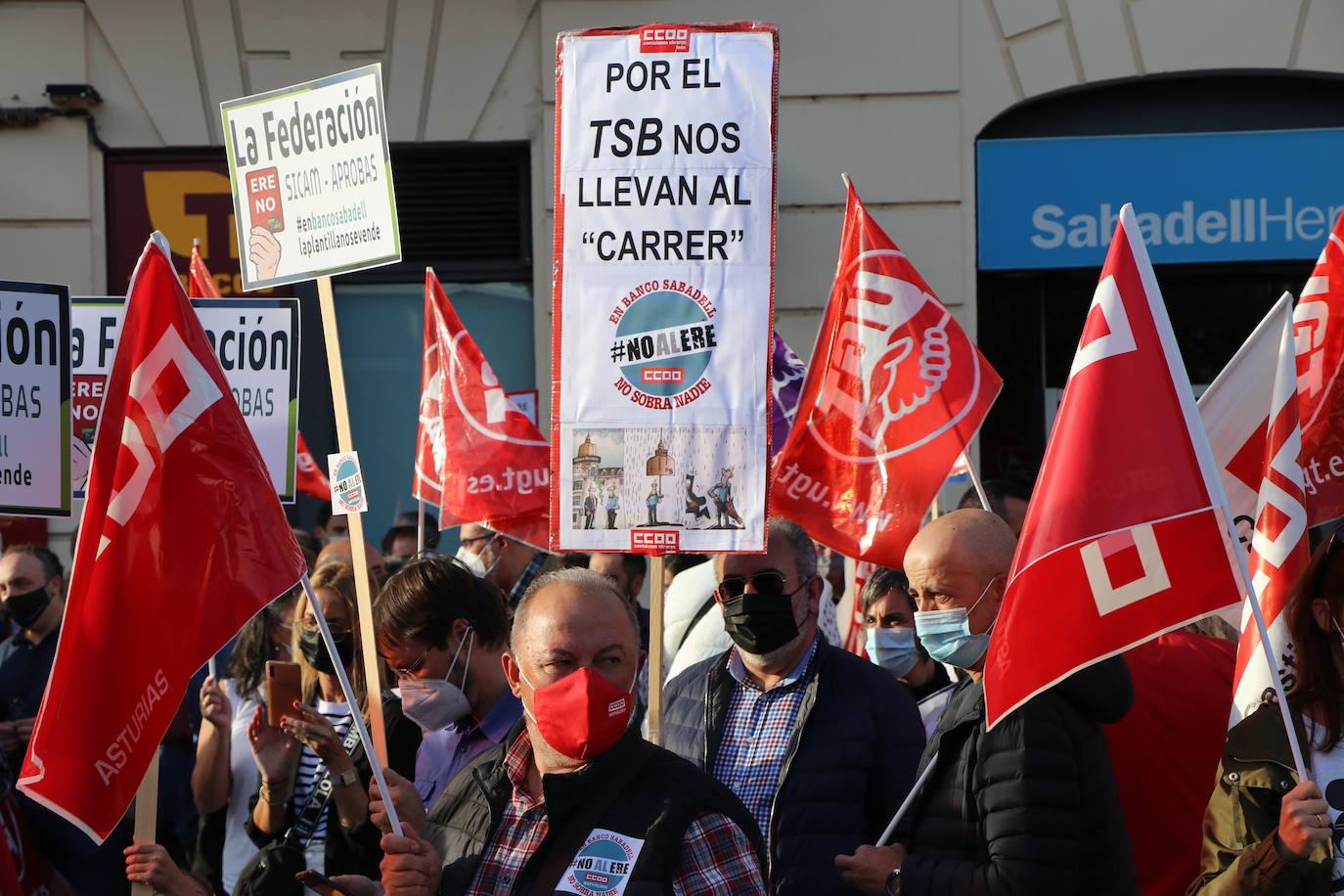 Las organizaciones sindicales solicitan «el cese total» del Ere planteado por la entidad bancaria.