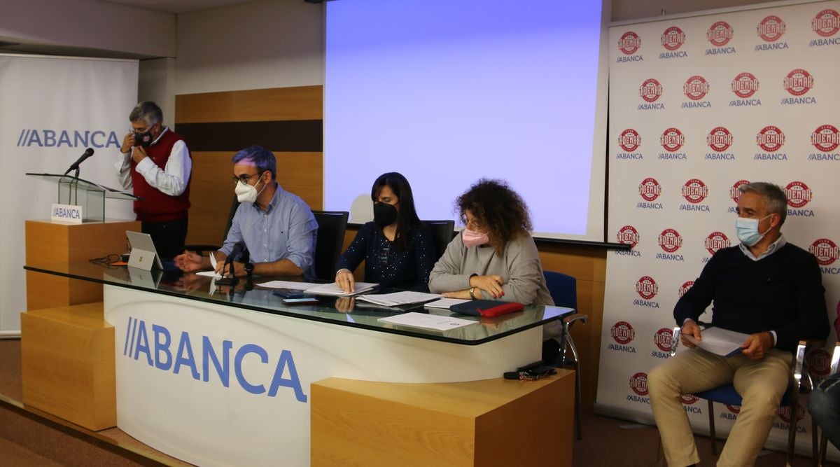 Los socios han puesto a 'examen' a la junta directiva del Abanca Ademar, que ha presentado sus nuevos presupuestos para la actual temporada.