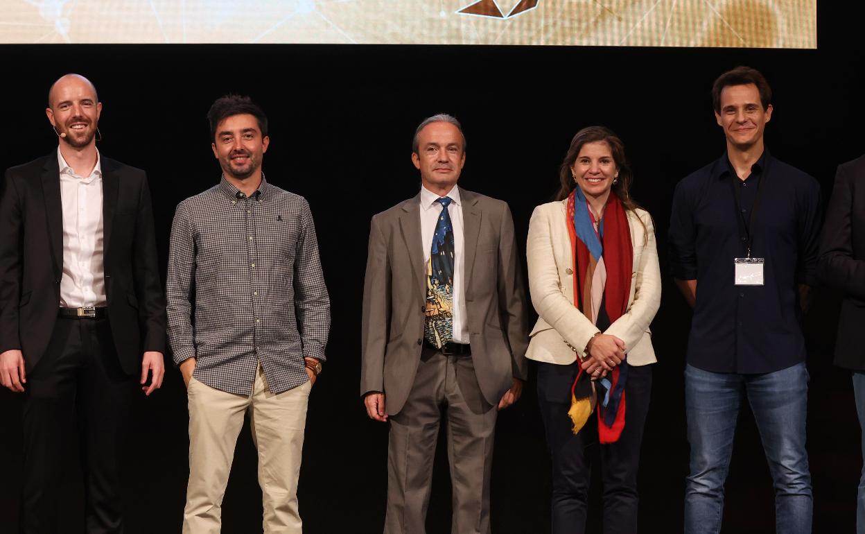 Foto de grupo de los ponentes que han participado en el Teatro Calderón de Valladolid
