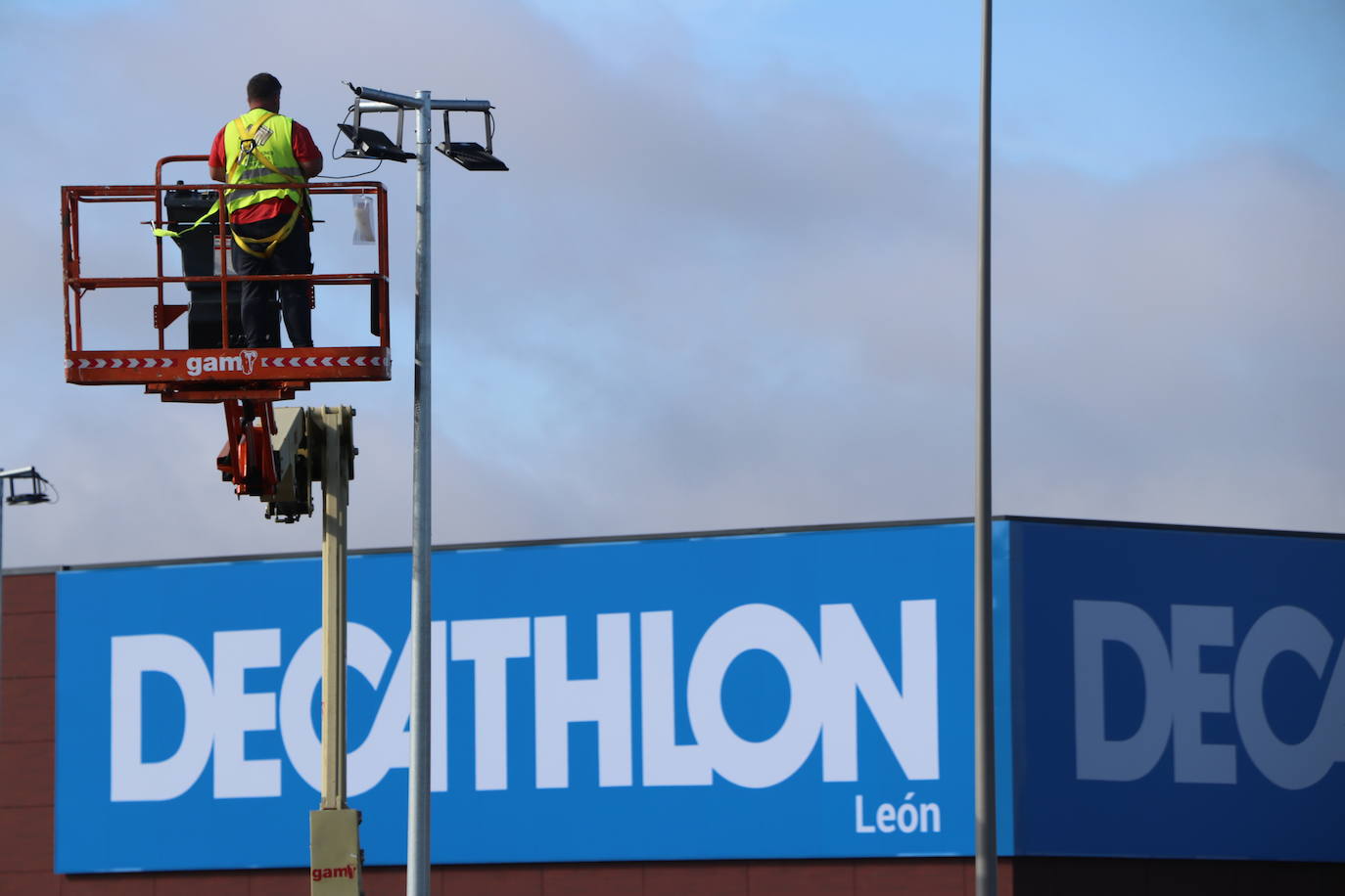 Fotos: Tres nuevas tiendas para el Reino de León