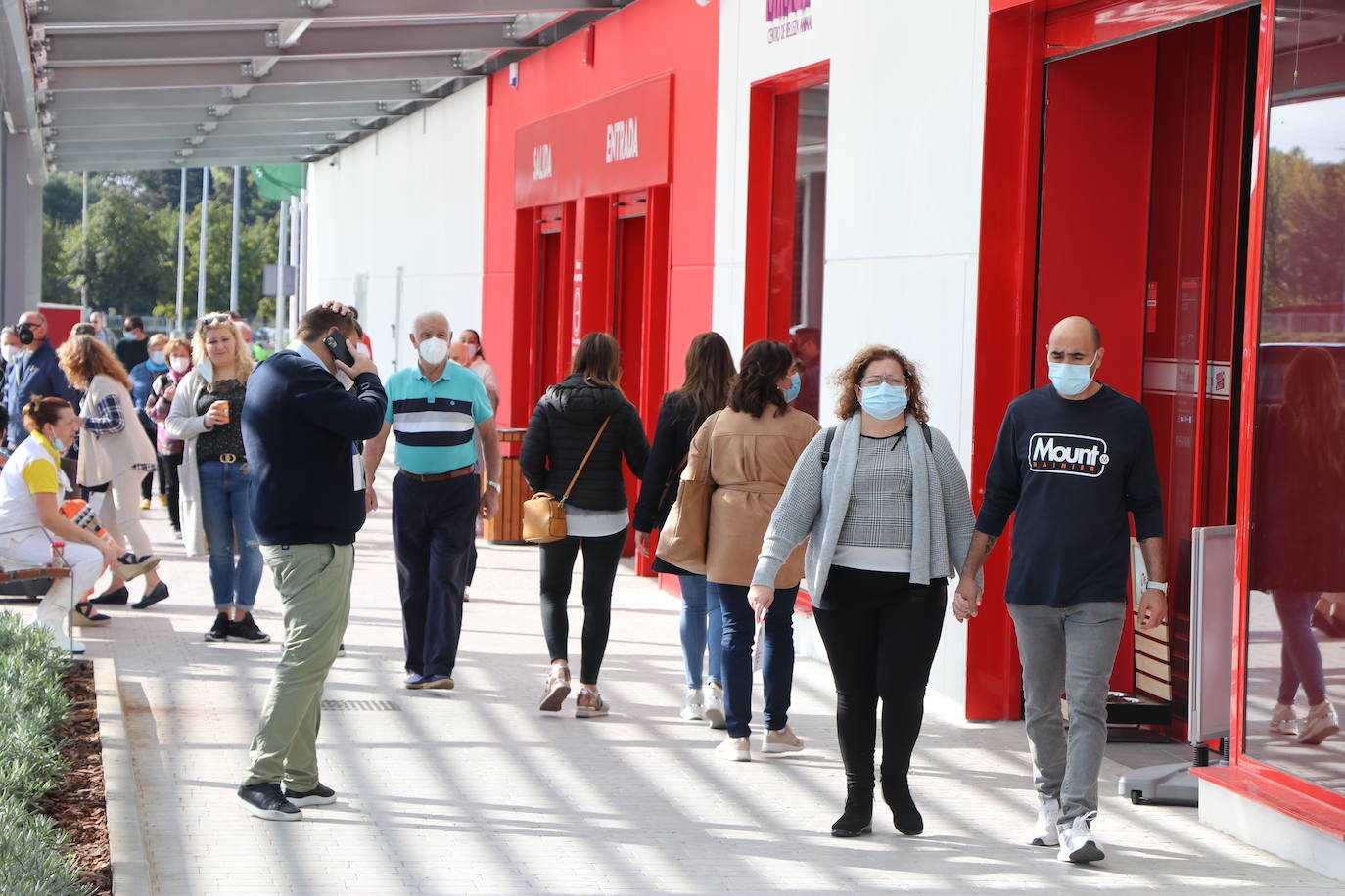 Fotos: Tres nuevas tiendas para el Reino de León