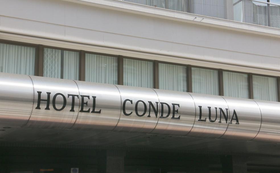 Imagen del Hotel Conde Luna, este viernes, en León capital.