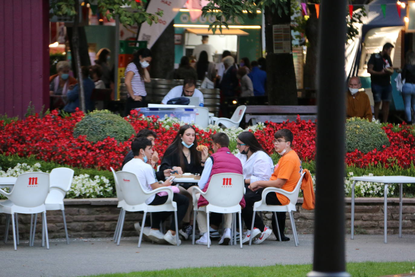 Una de las citas imprescindibles para los leoneses en San Froilán regresa al parque de San Francisco para llenar estómagos con comida de calidad para llevar y con una programación de conciertos que amenizarán las noches de otoño estas fiestas