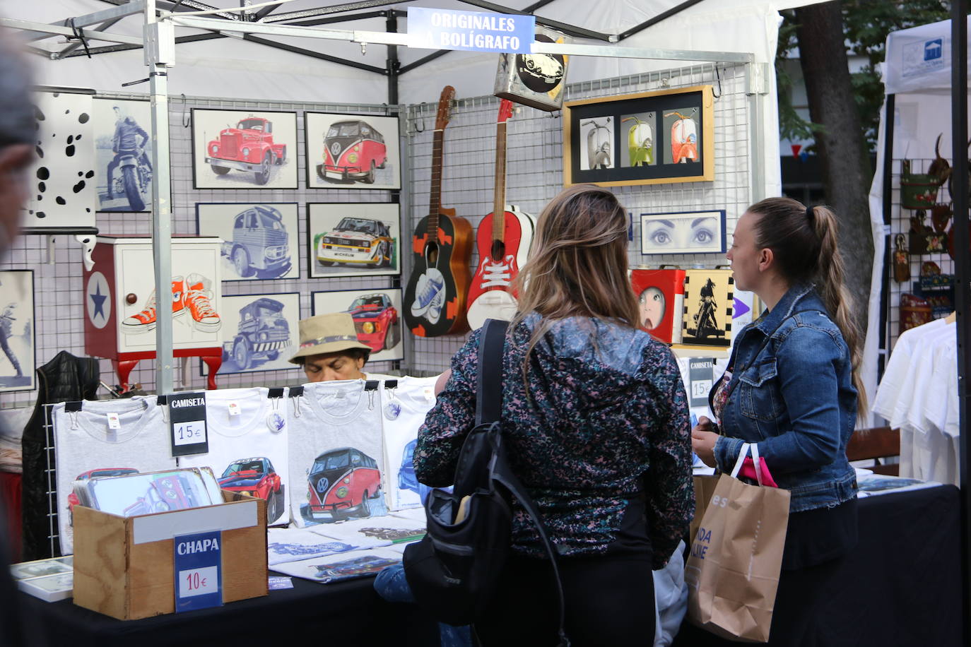 Una de las citas imprescindibles para los leoneses en San Froilán regresa al parque de San Francisco para llenar estómagos con comida de calidad para llevar y con una programación de conciertos que amenizarán las noches de otoño estas fiestas