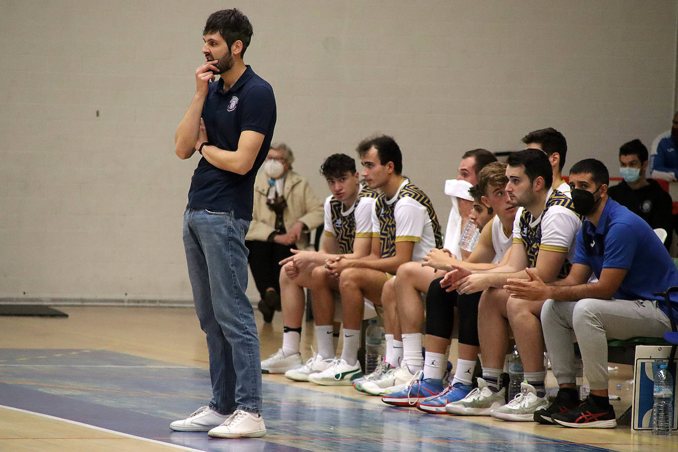 El conjunto leonés cayó por la mínima (81-82) ante un gran Porriño Baloncesto en el Pabellón de San Esteban.