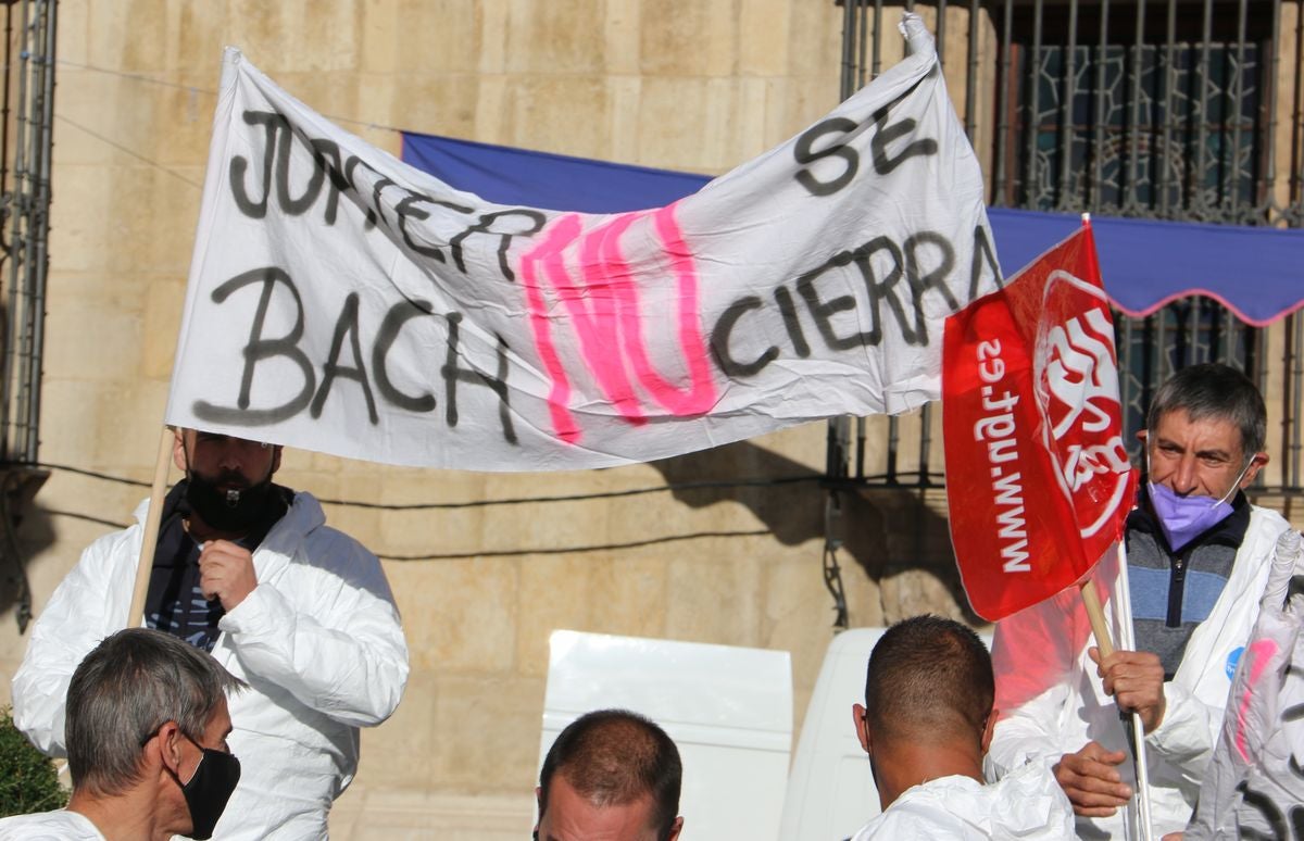 Los 52 empleados de la factoría de la empresa danesa en Villadangos del Páramo luchan contra el cierre de la misma previsto por la compañía