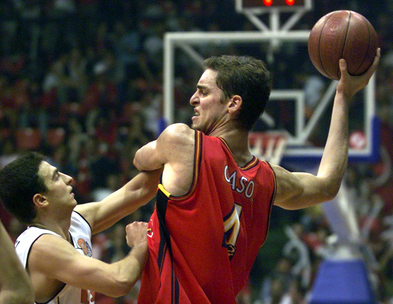 Pau Gasol, jugador de la selección española, durante el partido por el tercer puesto en el Eurobasket 2001