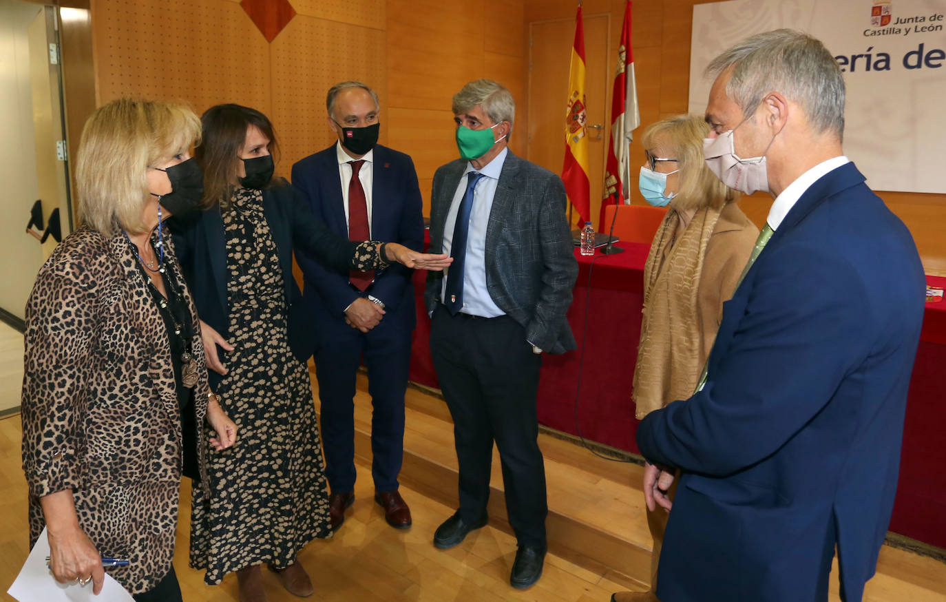 Las consejeras de Sanidad y Educación, Verónica Casado y Rocío Lucas, respectivamente, firman un convenio de colaboración con las universidades públicas de Castilla y León.