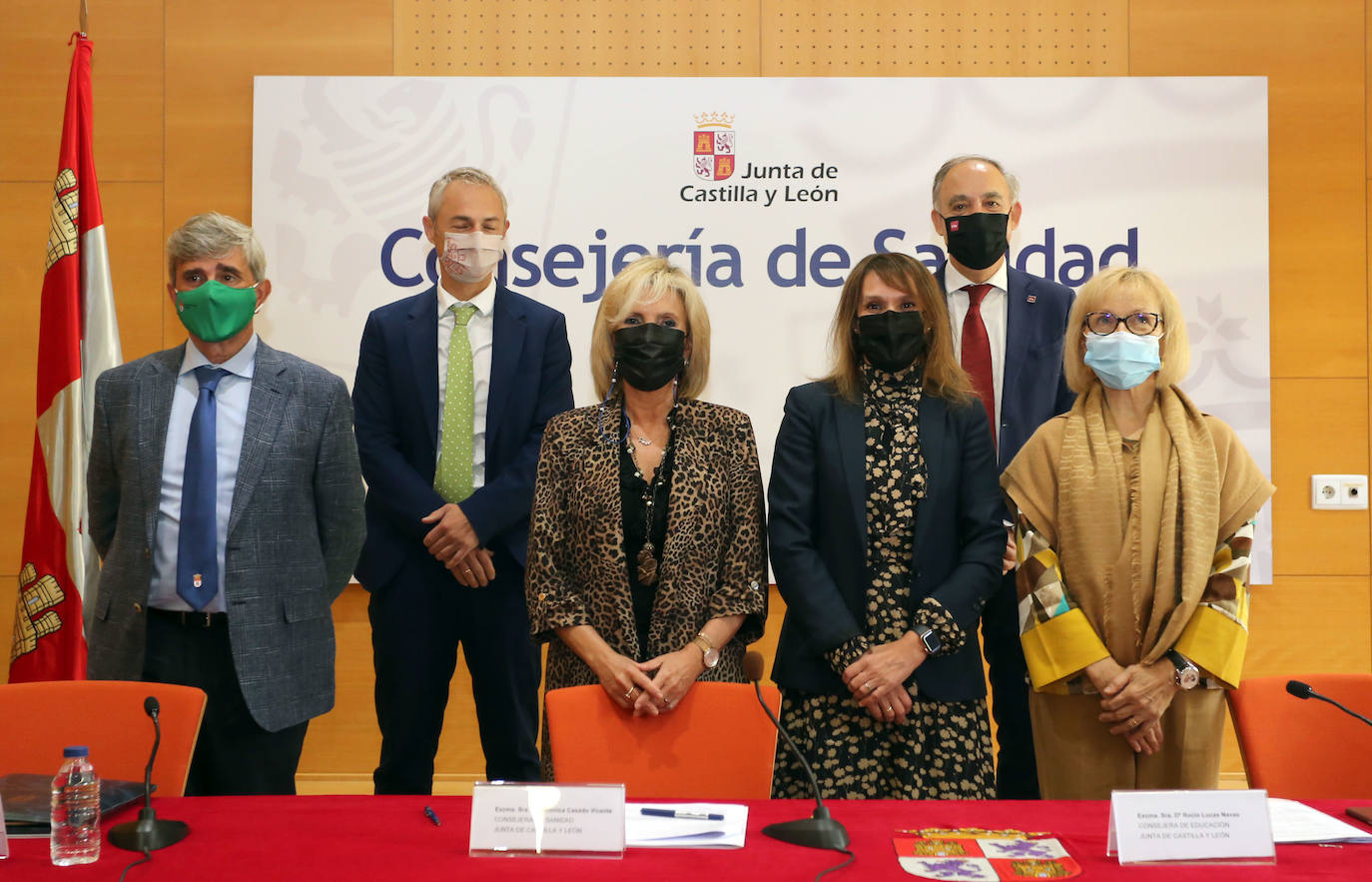 Las consejeras de Sanidad y Educación, Verónica Casado y Rocío Lucas, respectivamente, firman un convenio de colaboración con las universidades públicas de Castilla y León.