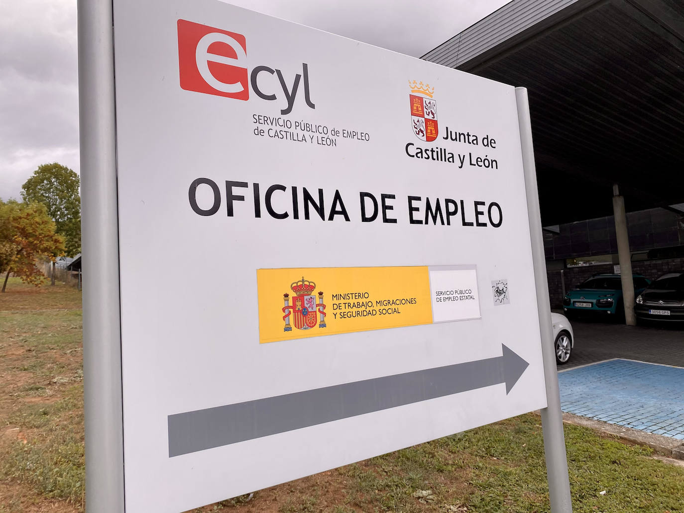 Cartel de la Oficina de Empleo de Ponferrada.