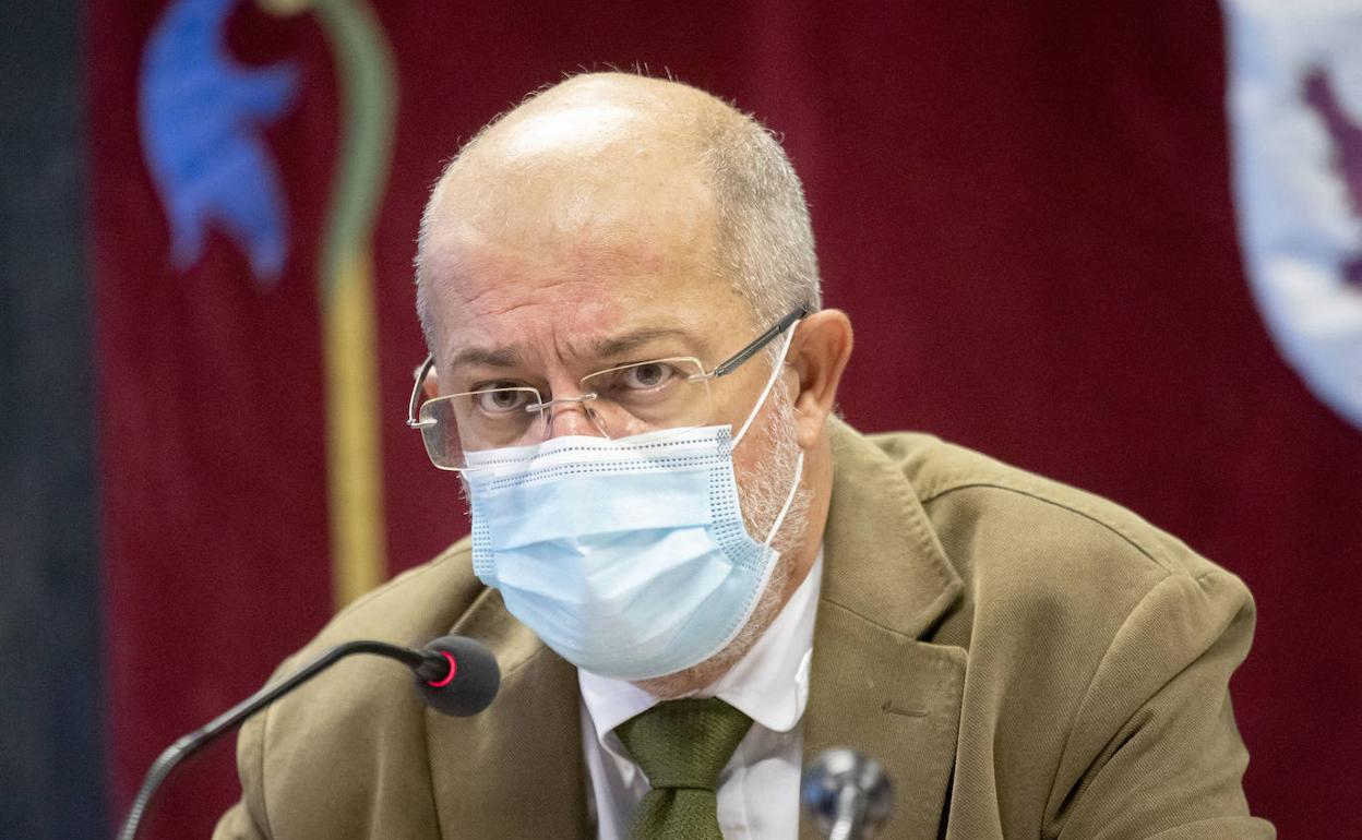 El vicepresidente, portavoz y consejero de Transparencia, Ordenación del Territorio y Acción Exterior, Francisco Igea, visita la Oficina de Asistencia en materia de Registro.