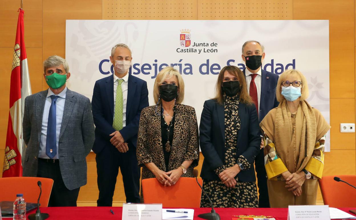 Las consejeras de Sanidad y Educación, Verónica Casado y Rocío Lucas, respectivamente, firman un convenio de colaboración con las universidades públicas de Castilla y León.