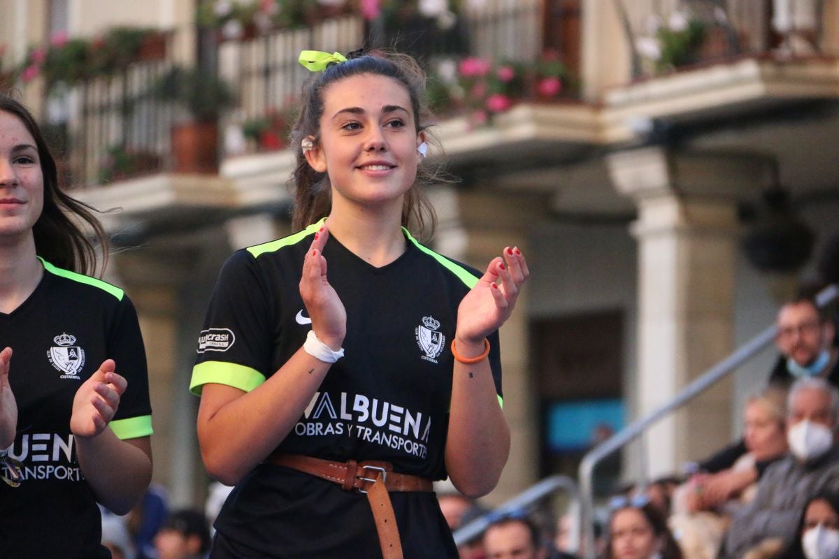 El tradicional corro de lucha de San Froilán vuelve a congregar a los aluches a los pies de la Pulchra Leonina.