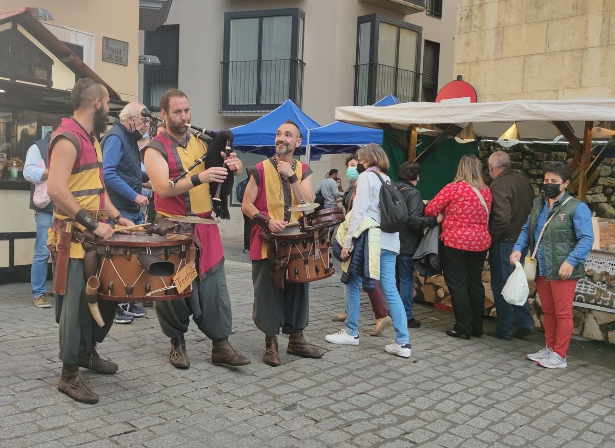 El Mercado medieval estará abierto hasta el próximo día 10 de octubre entre las calles Ruiz de Salazar, Plaza de San Isidoro y El Cid.