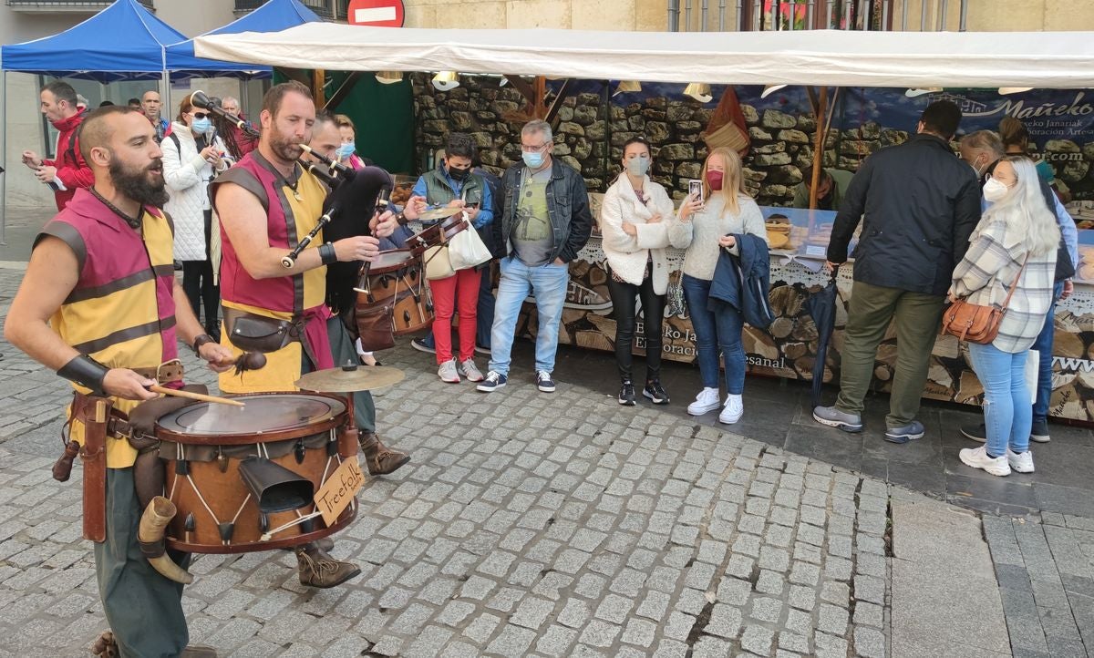 El Mercado medieval estará abierto hasta el próximo día 10 de octubre entre las calles Ruiz de Salazar, Plaza de San Isidoro y El Cid.