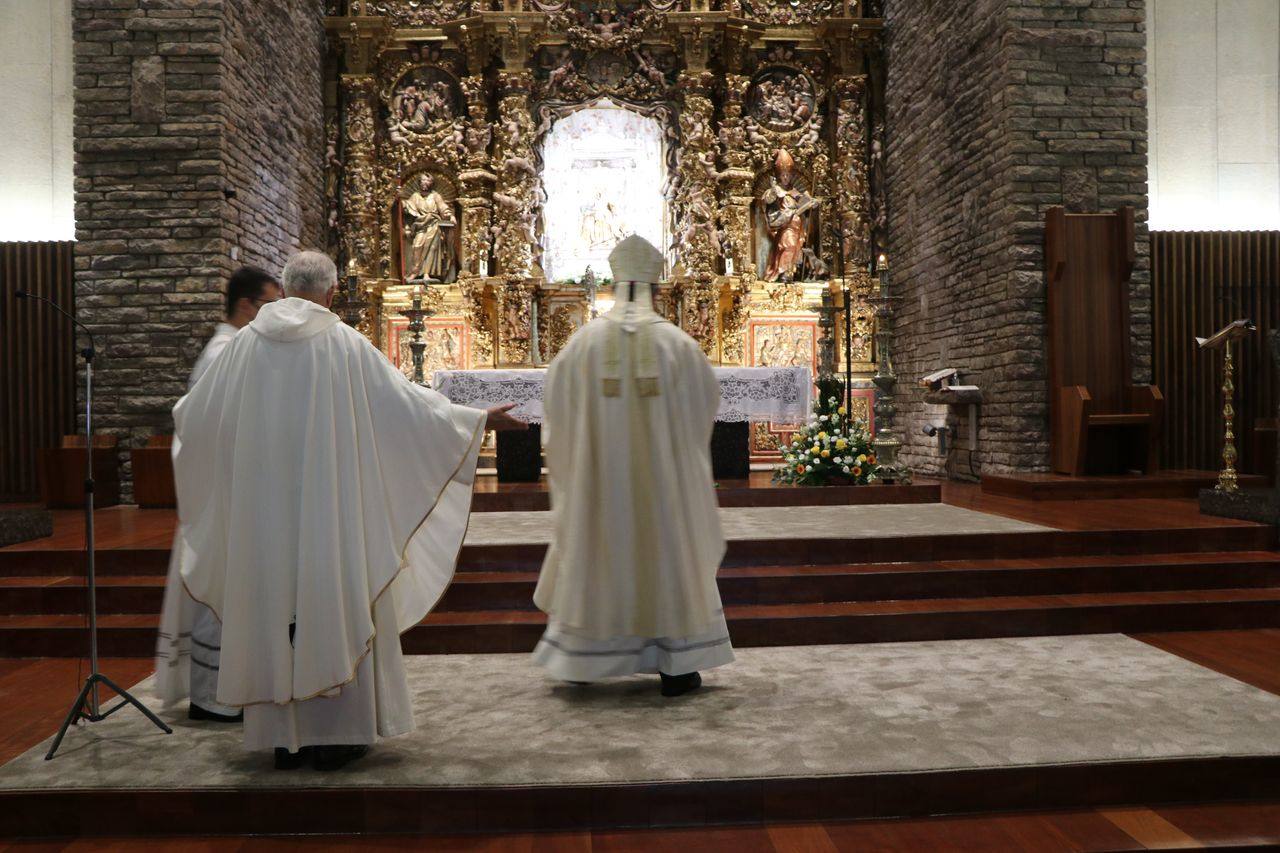 Fotos: Peticiones a San Froilán, acompañadas de ofrendas