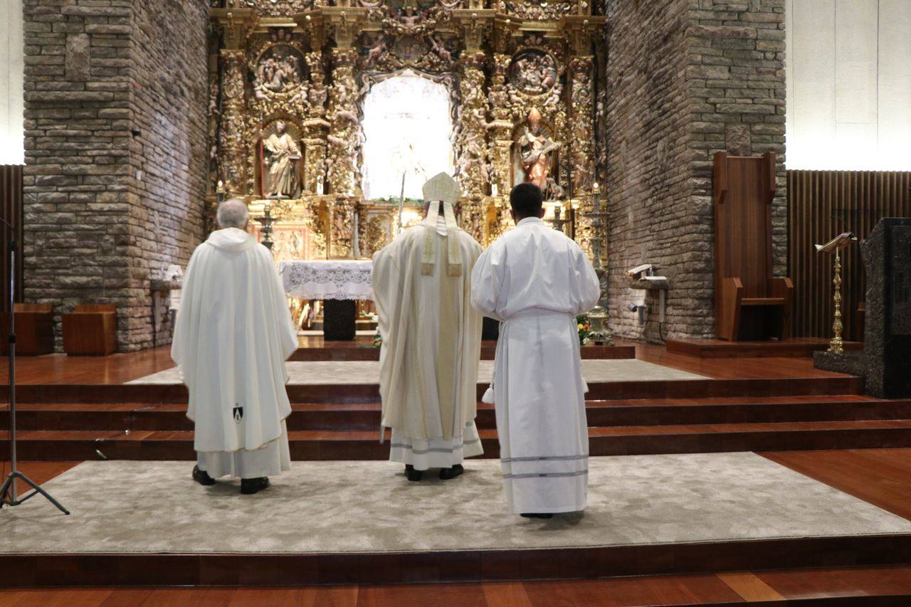 Fotos: Peticiones a San Froilán, acompañadas de ofrendas