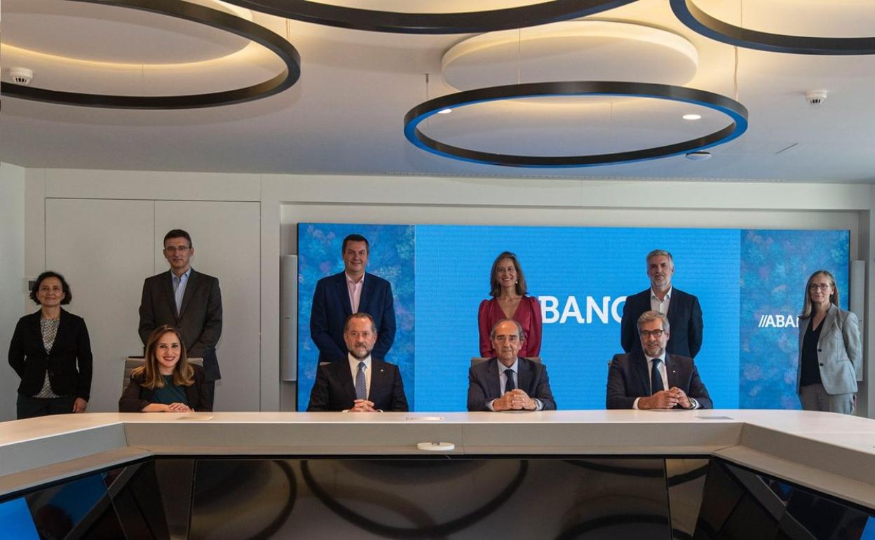 Abanca acoge en su sede corporativa de A Coruña la reunión del Consejo de Administración de Euro 6000