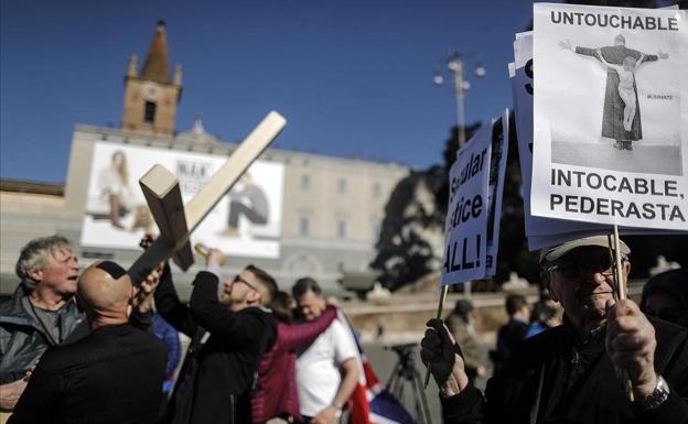 Manifestacion en Roma para protestar por los abusos sexuales en la Iglesia católica