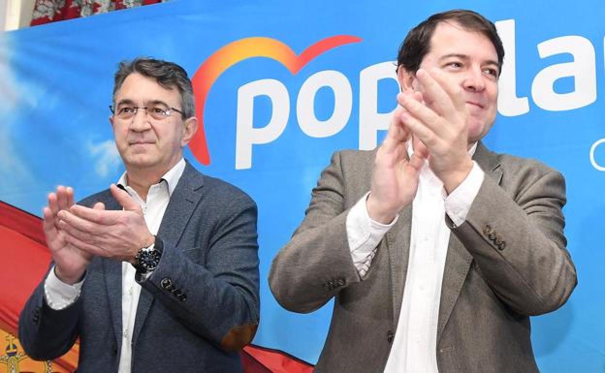 Fernández Mañueco junto con Martínez Majo en un acto del Partido Popular.