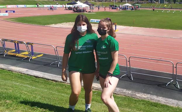 Imagen de la atleta Tilena Martínez junto a su compañera Irene Rodríguez.