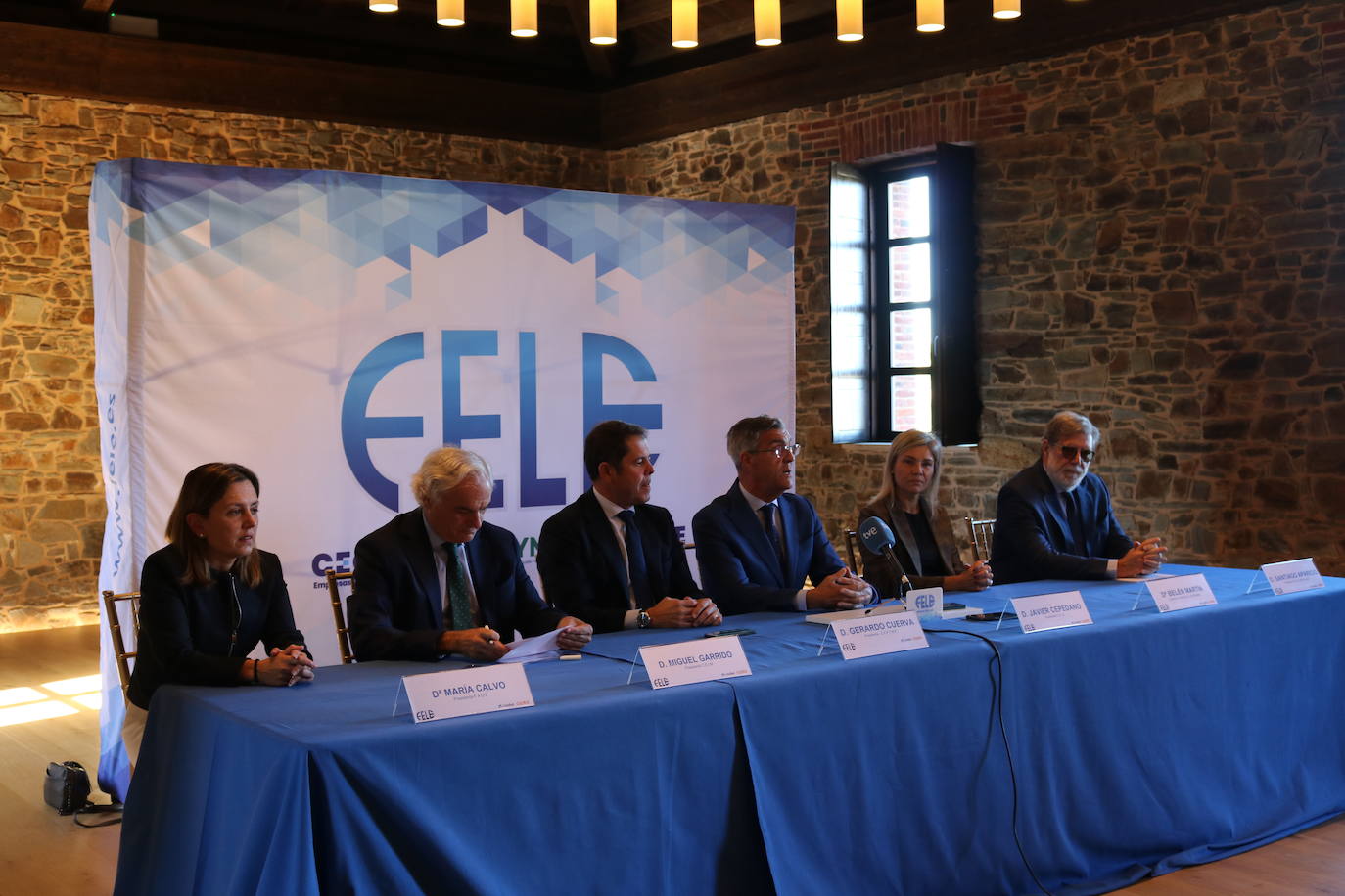 Fele ha reunido en León a los presidentes de las patronales de Cepyme, de Madrid (Ceim), de Asturias (Fade) y de Castilla y León (Ceoe Castilla y León) en el acto 'Empresas que suman, economías que avanzan' que ha contado con la asistencia de más de setenta líderes empresariales de la provincia.