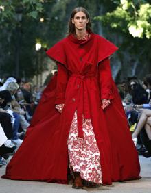 Imagen secundaria 2 - Imágenes del desfile de Palomo Spain. 