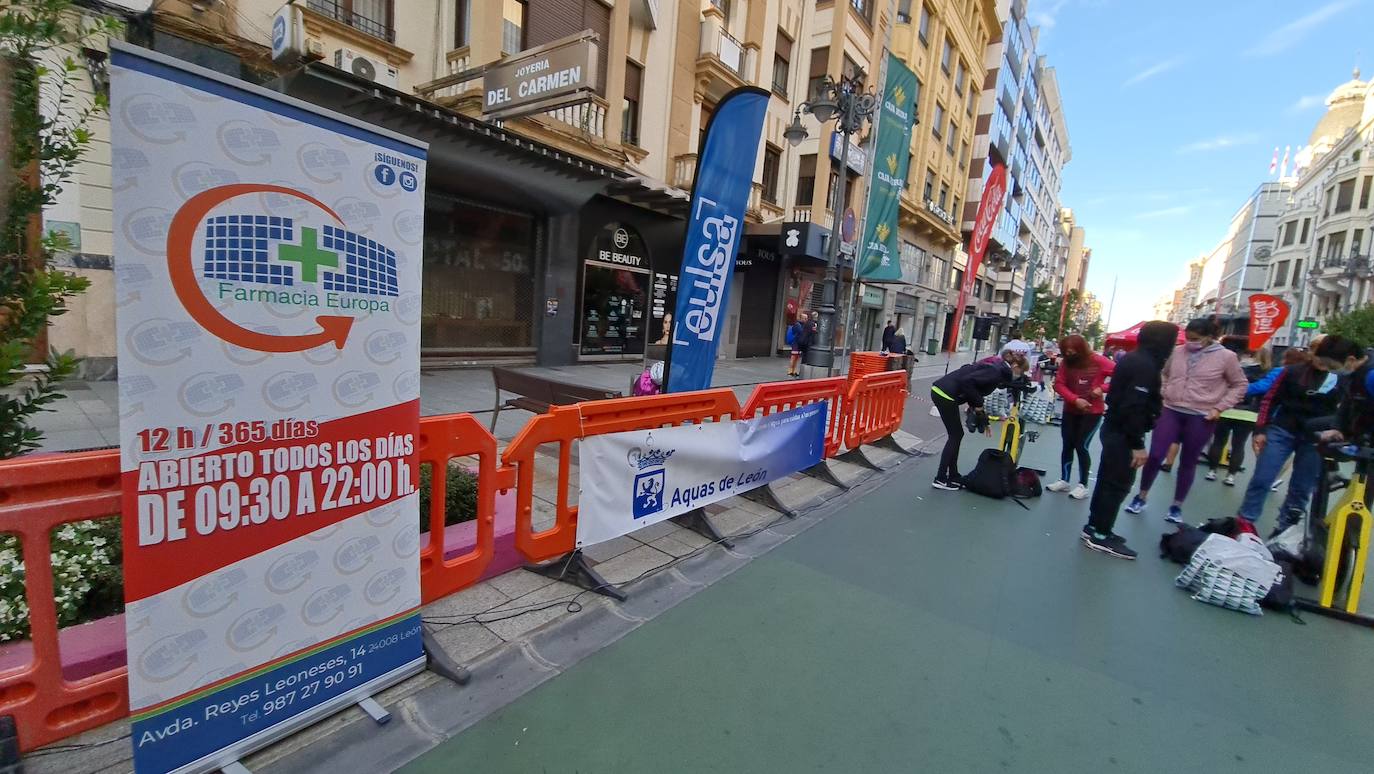 La avenida Ordoño II se convierte en un gran circuito diseñado para una carrera estática por equipos y sobre la bicicleta.