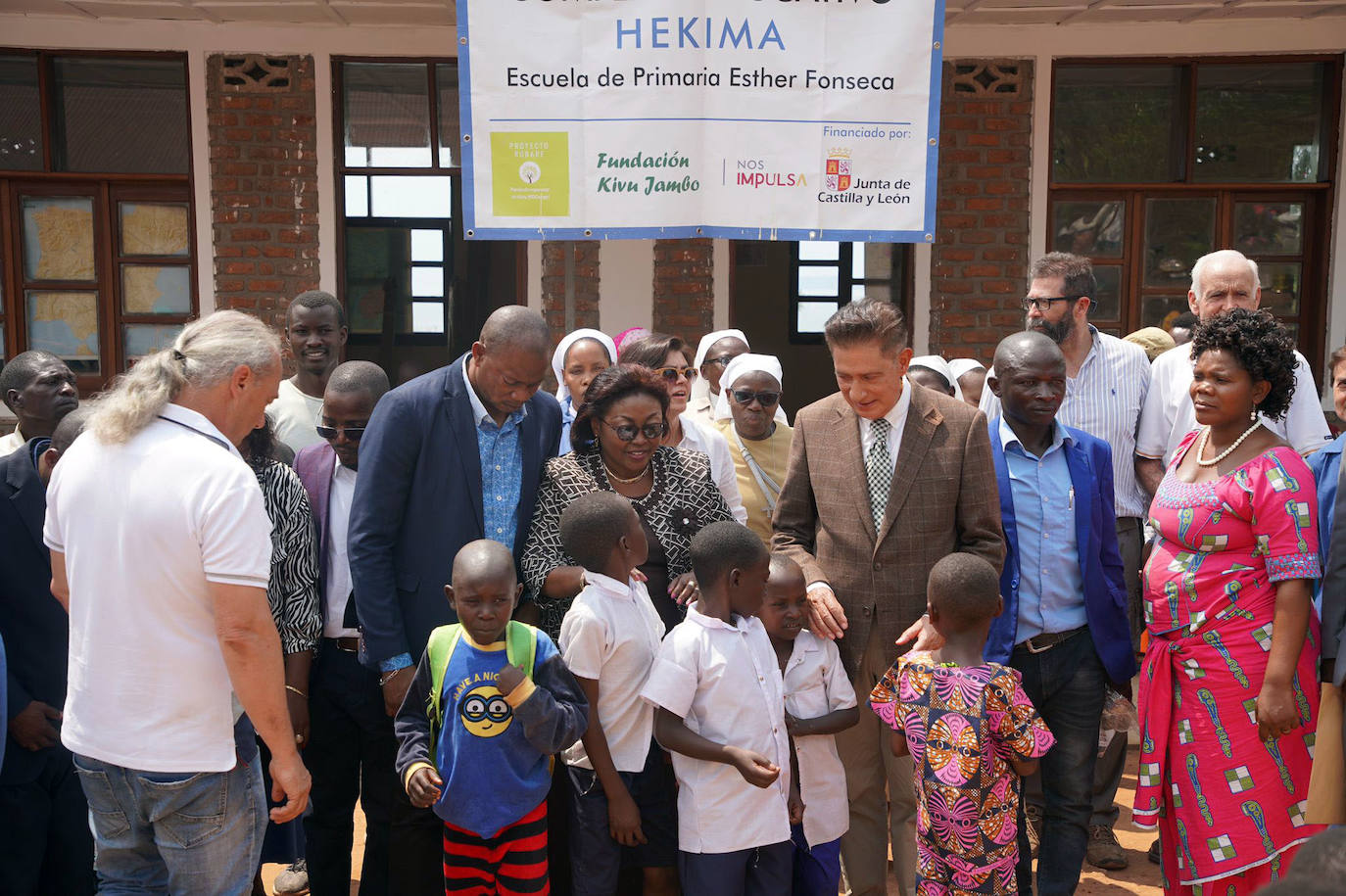 Fotos: Inauguración de una escuela para niños pobres en la isla de Idjwi