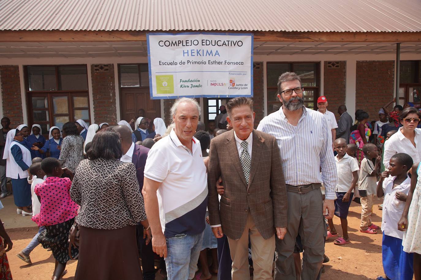 Fotos: Inauguración de una escuela para niños pobres en la isla de Idjwi