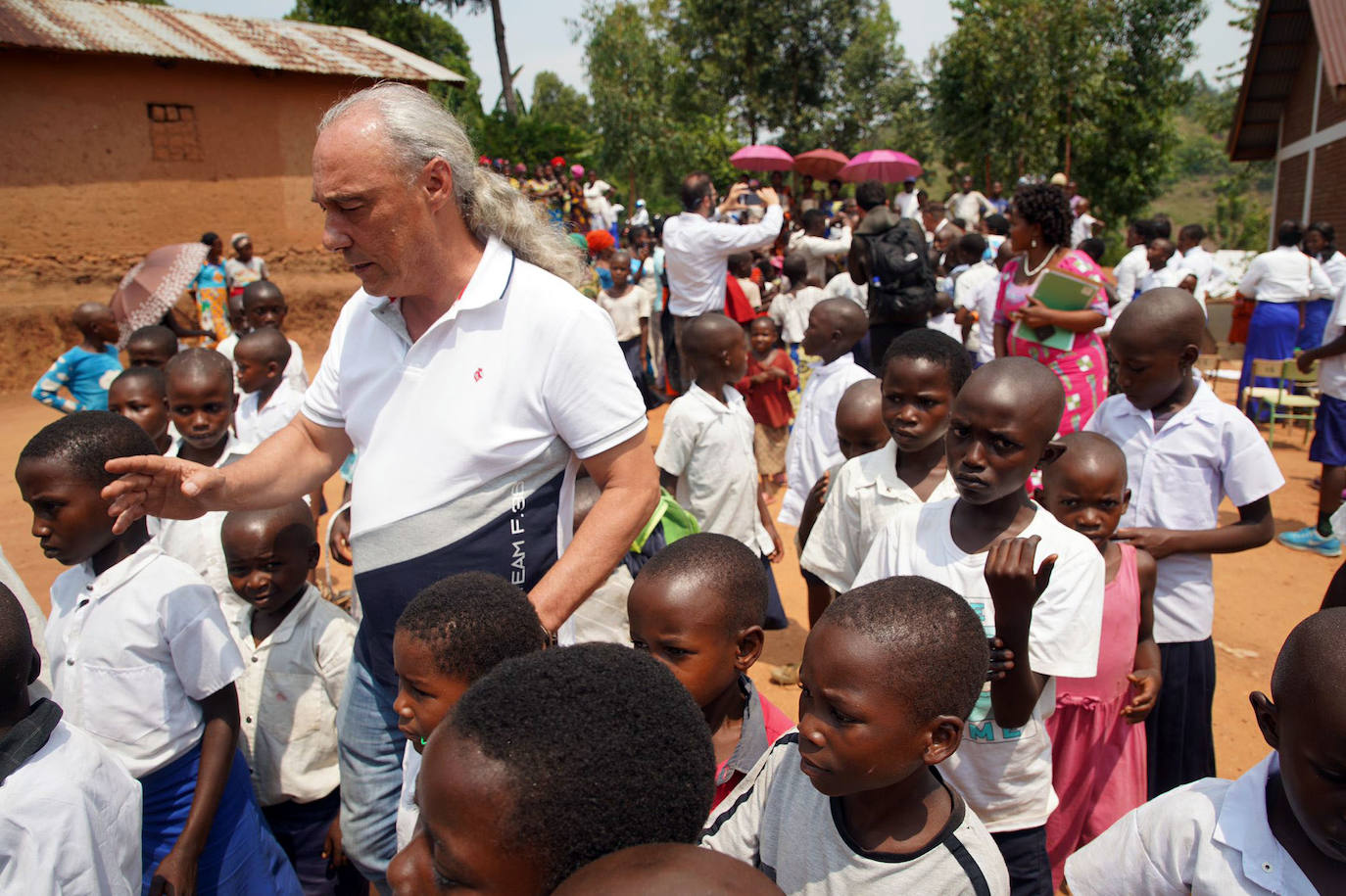 Fotos: Inauguración de una escuela para niños pobres en la isla de Idjwi