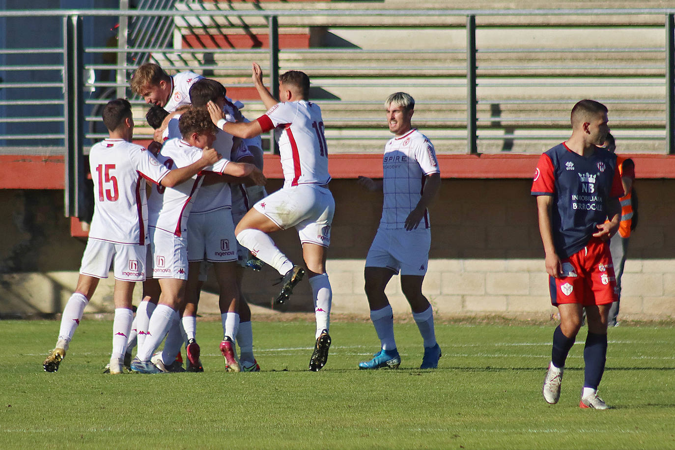 Dos goles de Manso le valen a los de Isra Martínez para imponerse por 3-1 a los bercianos.