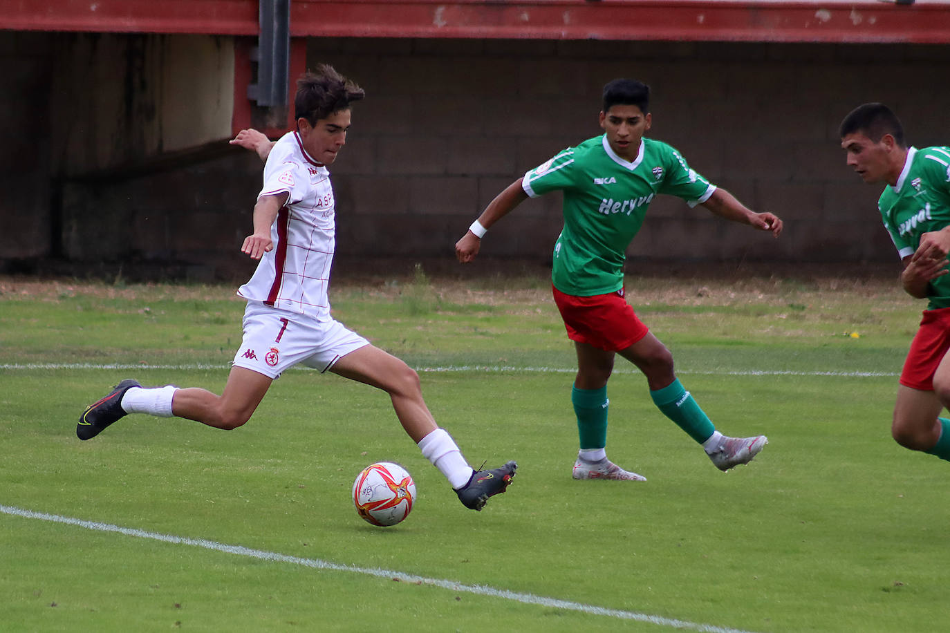 El Juvenil A culturalista sigue contando sus partidos en casa por victoria tras ganar al Trival Valderas