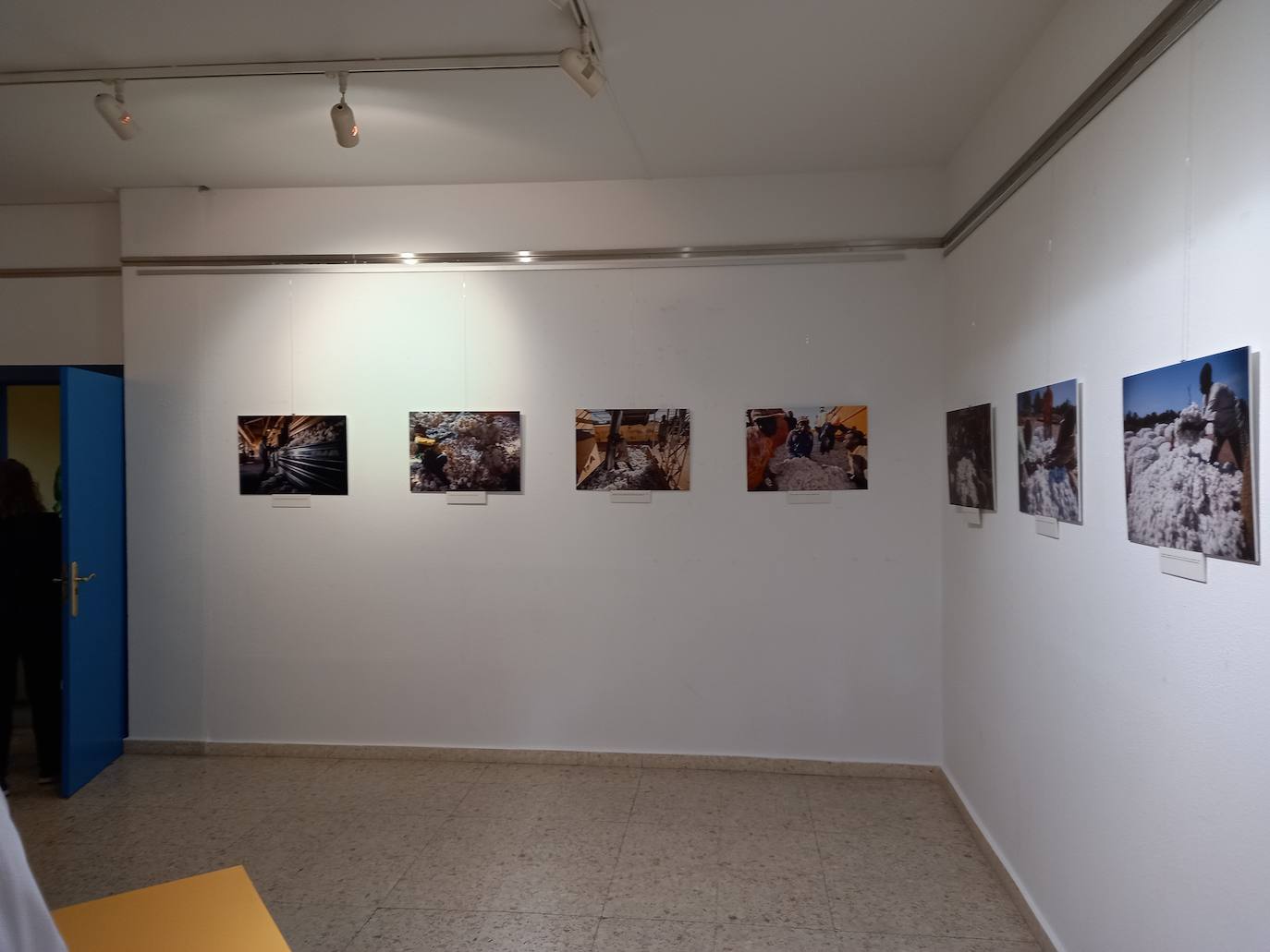 La Casa de Cultura de Trobajo del Camino acoge esta muestra de concienciación sobre el comercio justo.