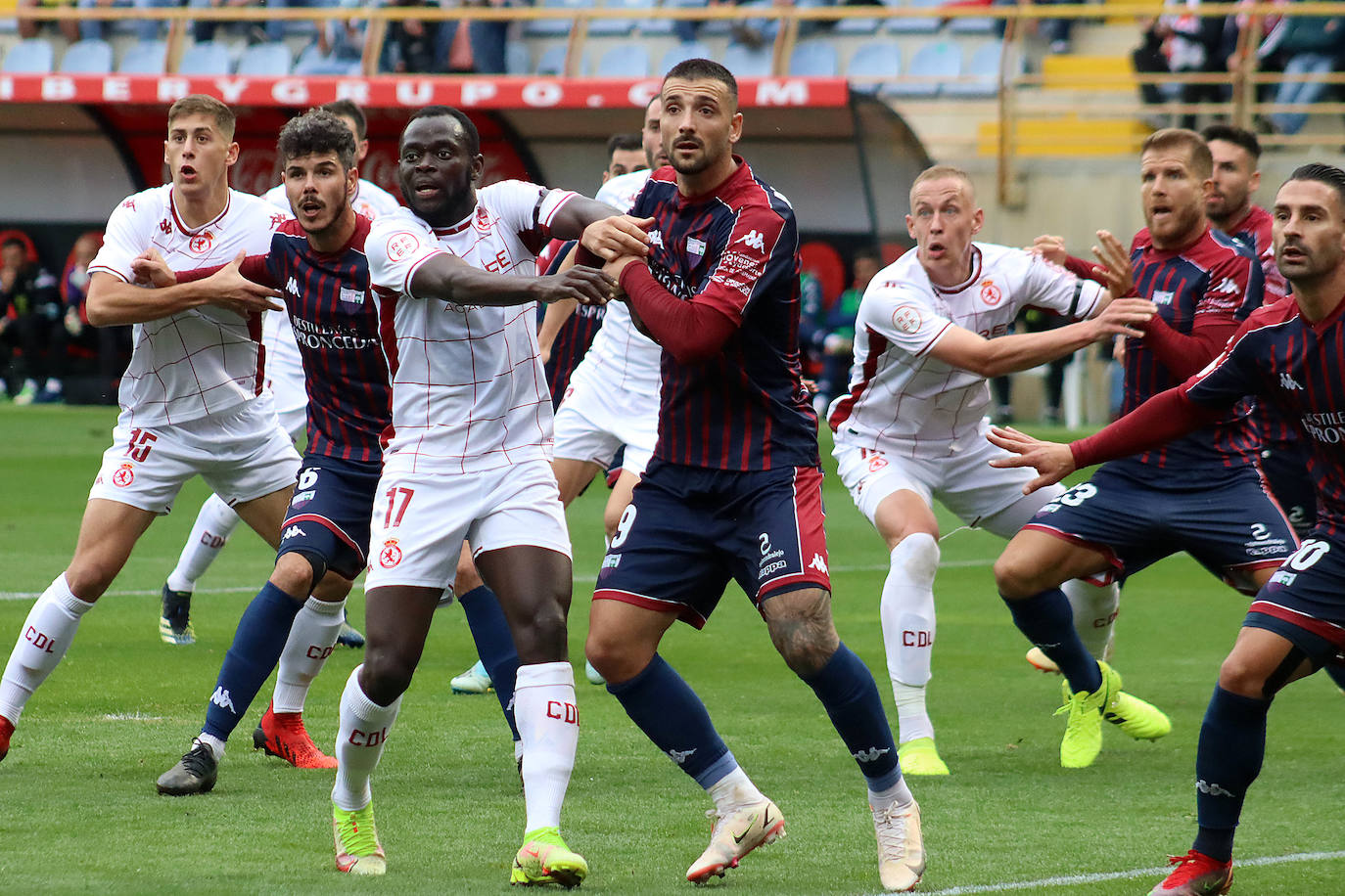 El conjunto leonés remonta para superar al Extremadura