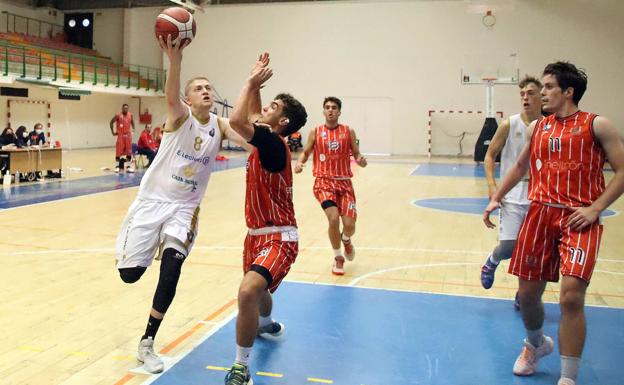 Galería. Domínguez lideró un día más al equipo leoné.