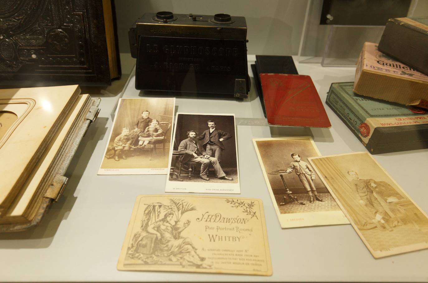 El alcalde de Carracedelo, entrega el Premio 'Con C de Cultura de Carracedelo', al empresario berciano José Luis Prada. La entrega del galardón coincide con la presentación de la exposición temporal del Museo Munic de Carracedelo sobre Sir Arthur Conan Doyle y su personaje literario Sherlock Holmes. 