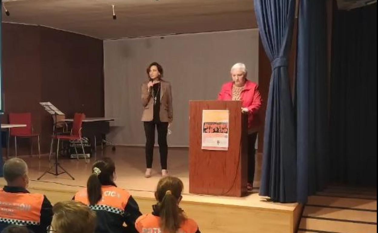 Acto en reconocimiento de la mujer rural en Santa María del Páramo.