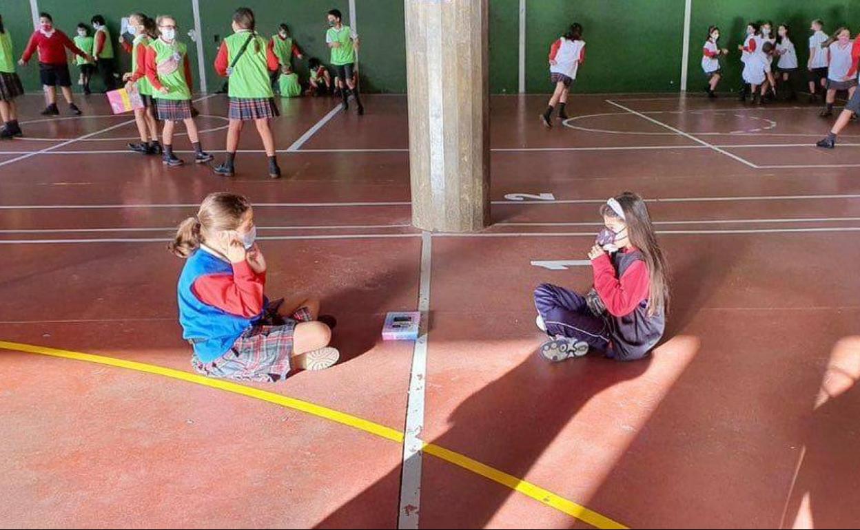 Zonas separadas en los colegios para los alumnos durante el recreo.