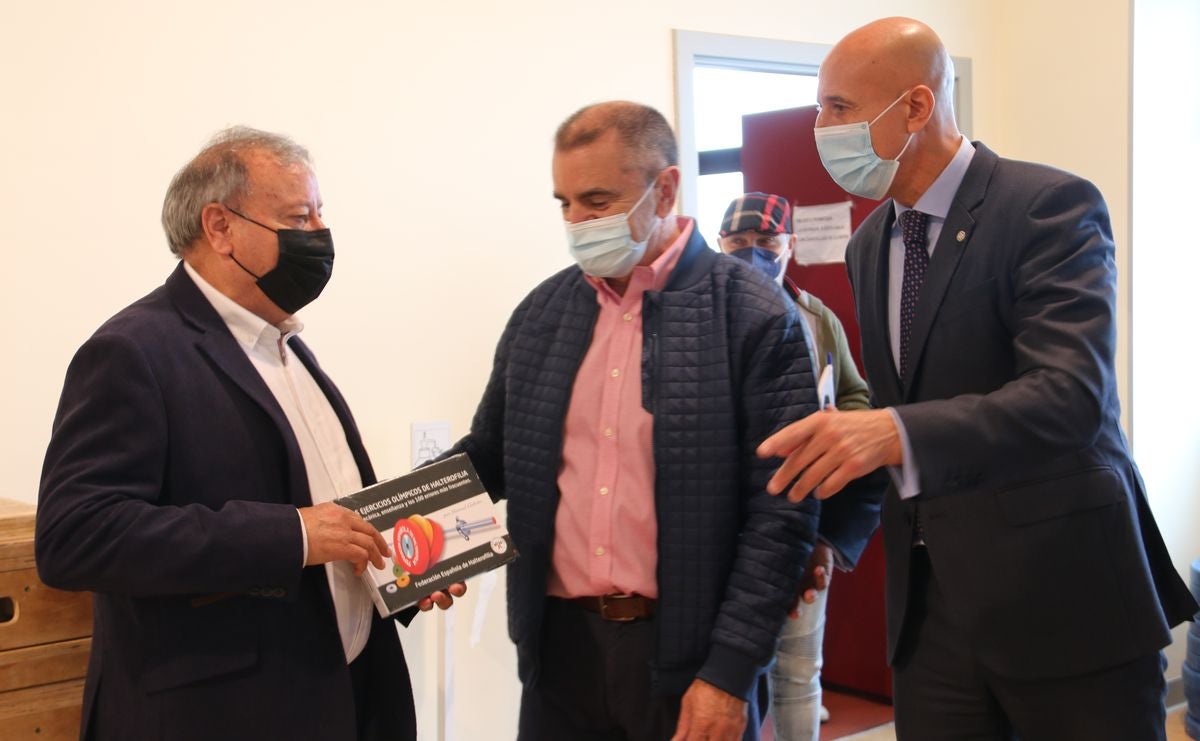 El presidente del Consejo Superior de Deportes (CSD), José Manuel Franco, visita el Centro de Alto Rendimiento de León (CAR).