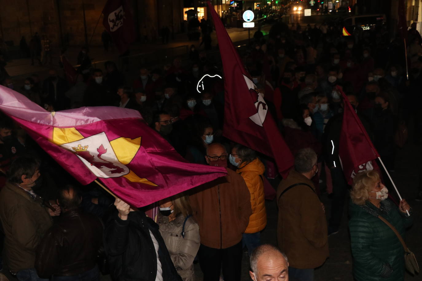 Fotos: Concentración en favor de la autonomía de la Región Leonesa
