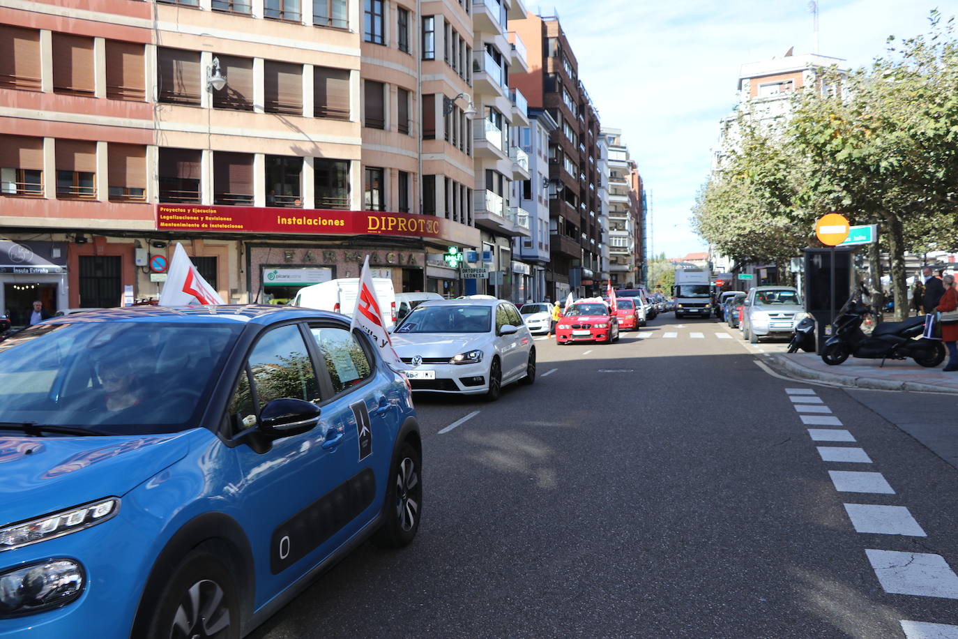 Fotos: Caravana de vehículos de Jupiter Bach contra el cierre